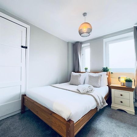 Ferienwohnung Block 2 Flat 16 Westfield Court Edinburgh Exterior foto