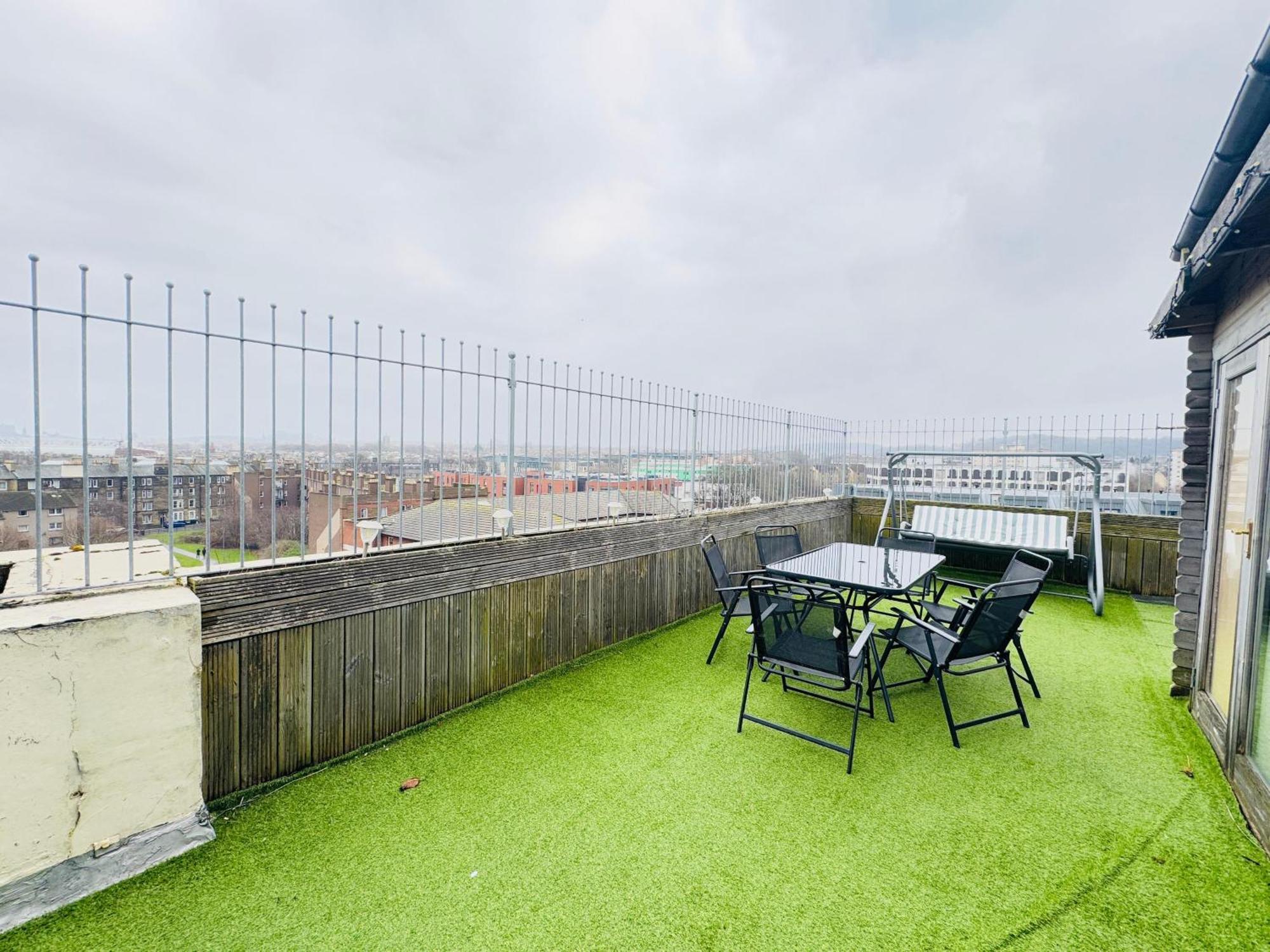 Ferienwohnung Block 2 Flat 16 Westfield Court Edinburgh Exterior foto