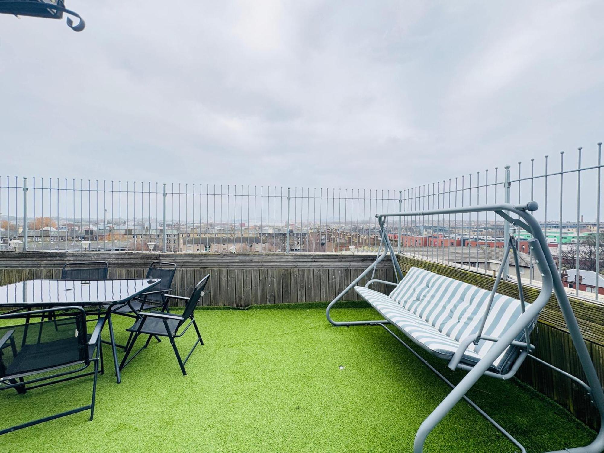 Ferienwohnung Block 2 Flat 16 Westfield Court Edinburgh Exterior foto