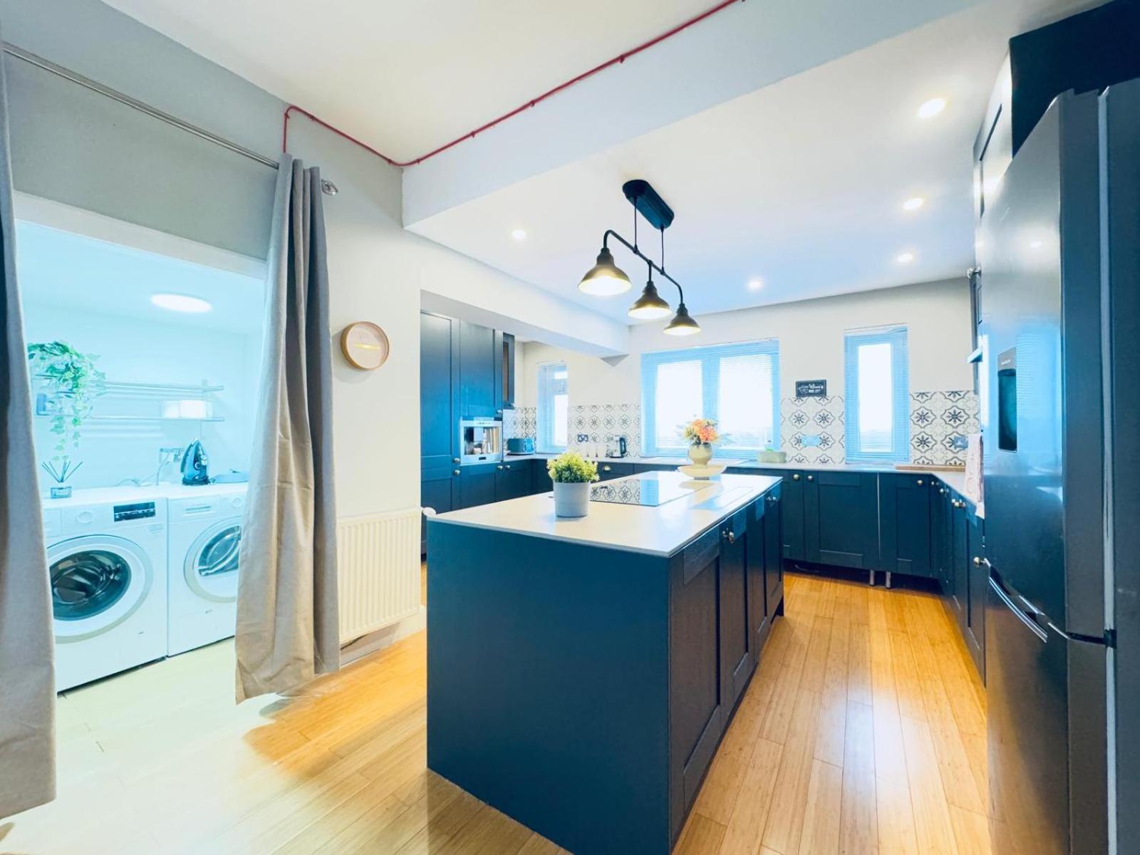 Ferienwohnung Block 2 Flat 16 Westfield Court Edinburgh Exterior foto